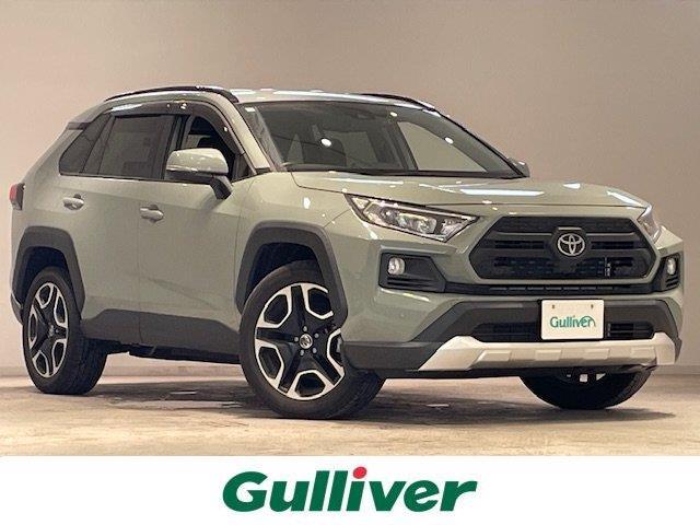 お車を右斜め前から見るとこのような感じです。ヘッドライトの形やグリル等顔つきを確認できます。