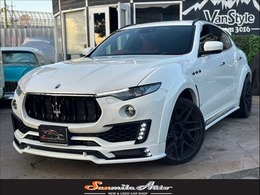 マセラティ レヴァンテ S 4WD 赤革シート　右H