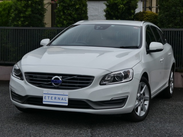V60T4ラグジュアリーエディション！人気のホワイト！1オーナー！禁煙車！整備記録安心の全ディーラー8枚あり！インテリセーフ！