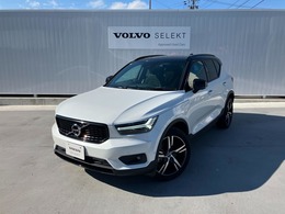 ボルボ XC40 T4 AWD Rデザイン 4WD LAVAオレンジ