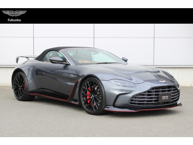 世界限定249台 V12 Vantage Roadster右Hが入庫いたしました。国内では10台ほどしかない大変希少なモデルとなっております。