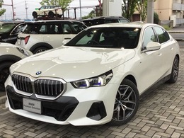 BMW 5シリーズ 523i Mスポーツ 黒革　HUD ACC ナビ　全周囲カメラ　禁煙車