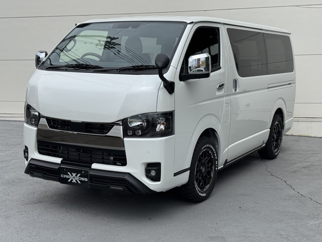 悪そうなフェイスの0歳ハイエースバンです。ディーゼル車ではないです。色々付いてるのでサイゴマデミテネ。