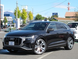 アウディ Q8 55 TFSI クワトロ デビューパッケージ Sライン 4WD 1オーナー　コンフォートアシスタンスP