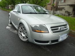 アウディ TT クーペ 1.8T クワトロ 4WD 6速ターボ4WD左ハンドル