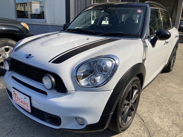 人気のミニクロスオーバーの入庫です。クーパーSになります。フルセグTV、ナビゲーション、ETCやバックカメラやスペアキーもございます。オプションホイール装備済みです。