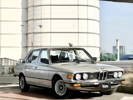 BMW 5シリーズ 528i ストレート6