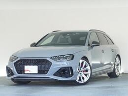 アウディ RS4アバント 2.9 4WD 認定中古車カーボンスタイリングパッケージ