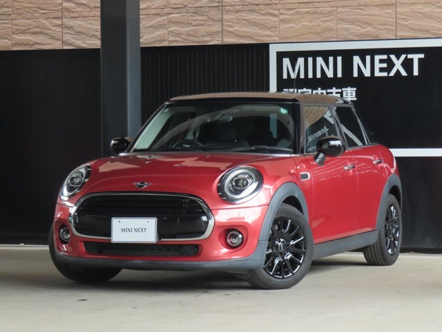 MINIを熟知したメカニックによる、360度にわたる納車前点検。MINIオックスフォード工場のメカニックと同様の教育・訓練を受けた、MINI専門のメカニックが、360度にわたるポイントを徹底的にチェック。