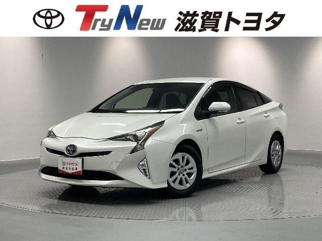 運転しやすい低燃費のプリウスです。