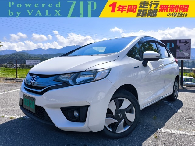 新しくパールのフィットハイブリットが入庫しました♪現車は当店の展示場にございます。ぜひお出掛けください！ナビ　テレビ　バックモニター　ETC付きです。