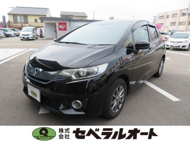 軽自動車・コンパクトカー・ミニバン・SUVなど、常時100台揃っている展示場へようこそにゃん！いろんなクルマがあるにゃん！