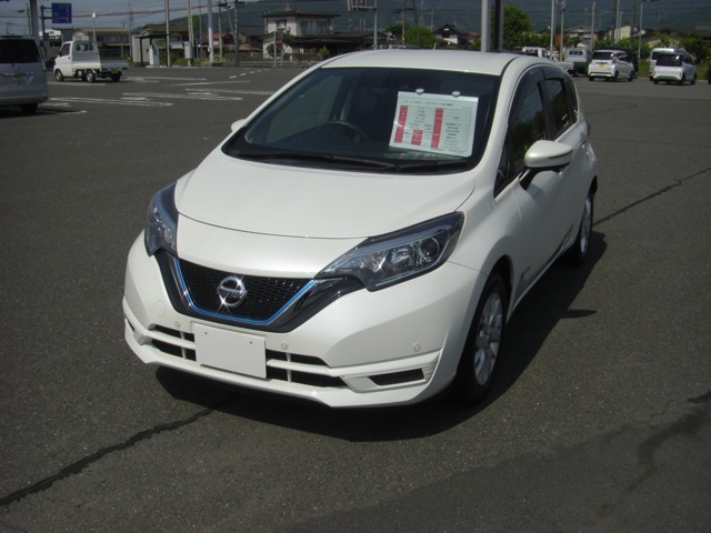 ご覧いただきありがとうございます！コンパクトだけど高級感が漂う日産・ノートをご紹介します。