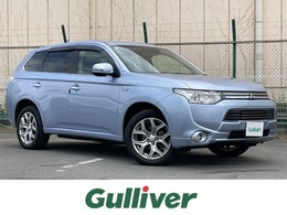三菱 アウトランダーPHEV 2.0 G ナビパッケージ 4WD 純正ナビ AC100V 電動リア 席ヒーター ETC