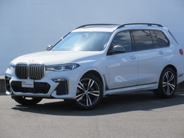 BMW X7 M50i 4WD ワンオーナー・サンルーフ・黒レザーシート
