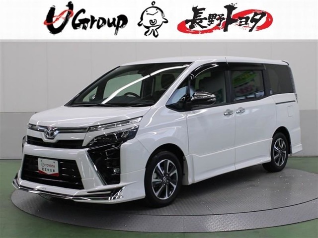 カッコイイとはクールな迫力！　スタイリッシュ＆スポーティーなVOXYです。