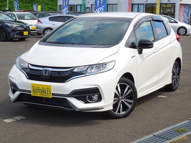 フィットハイブリッド　Sホンダセンシング　LEDヘッドライト　純正ナビ/バックカメラ/ブルートゥース　パドルシフトの1オーナー車が入庫しました。ご来店頂き状態の良さを確認ください