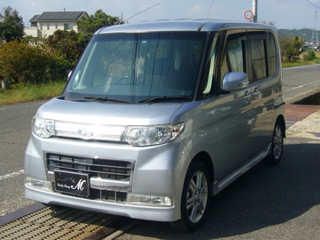 はじめまして。数ある中古車の中から当店の中古車を見て頂きありがとうございます。何か気になる事ありましたら、お気軽に連絡して下さい。よろしくお願い致します。