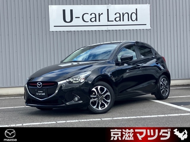 【マツダデザイン】　クルマを単なる移動手段だけでは終わらせない。それ自体に魂が宿った様な、躍動感溢れるボディ造形を目指しました。