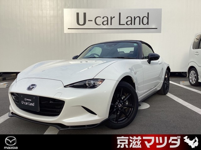 「魂動デザイン」を深化させ、乗る人の姿が際立つ美しいプロポーションと、オープンカーならではの気持ち良さを堪能できる外観を創り上げました。