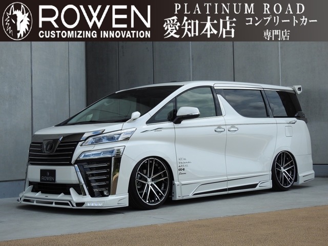 コンプリートカー販売。ROWENエアロパーツ、4本出しマフラー、フレイム21AW、BLITZ車高調、フロアマットを標準装備しております。ディスプレーオーディオ標準装備です