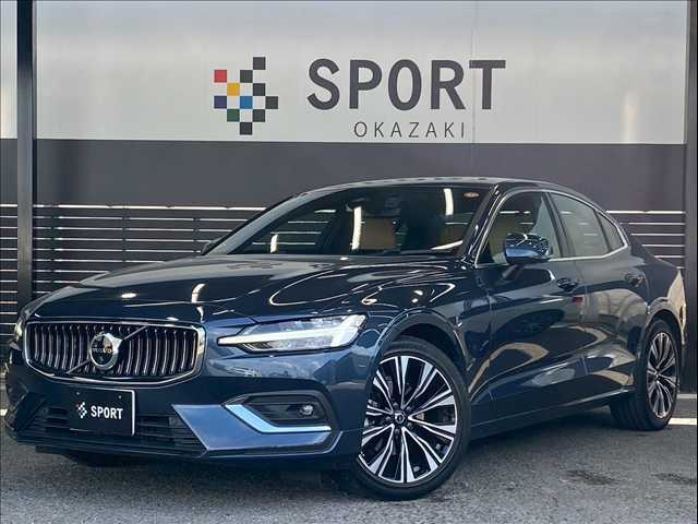令和5年式ボルボS60アルティメットB4入庫しました♪クリスタルシフトノブ、ヘッドアップディスプレイ、シートクーラーなど様々な装備が充実しております♪