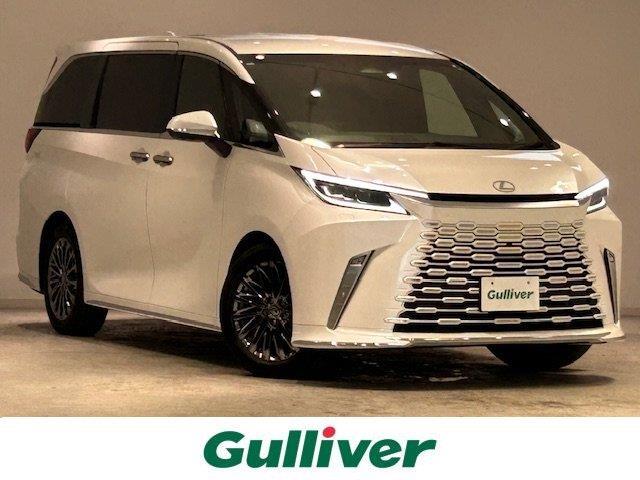 お車を右斜め前から見るとこのような感じです。ヘッドライトの形やグリル等顔つきを確認できます。