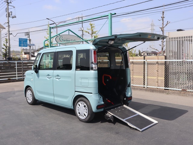 車いすのまま乗り込むことができます。