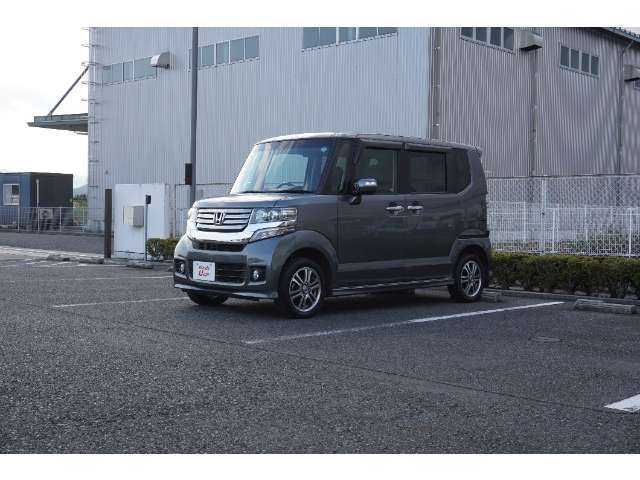 総額表示の諸費用は、岡山県内での登録費用で計算しております。県外のお客様においては別途、登録費用、陸送費用が必要になります。