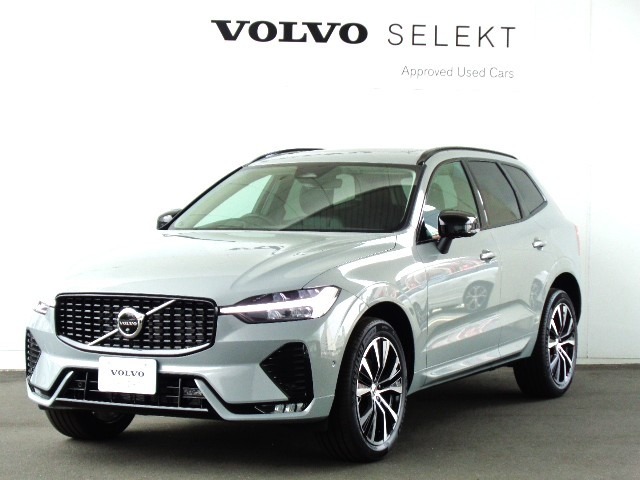 2025年2月登録のボルボXC60ウルトラB5ダークエディション　で、最新鋭のハイブリッドカーです。ボディーカラーはヴェイパーグレーMで、シートはチャコールです。様々なセーフティー機能を装備します。