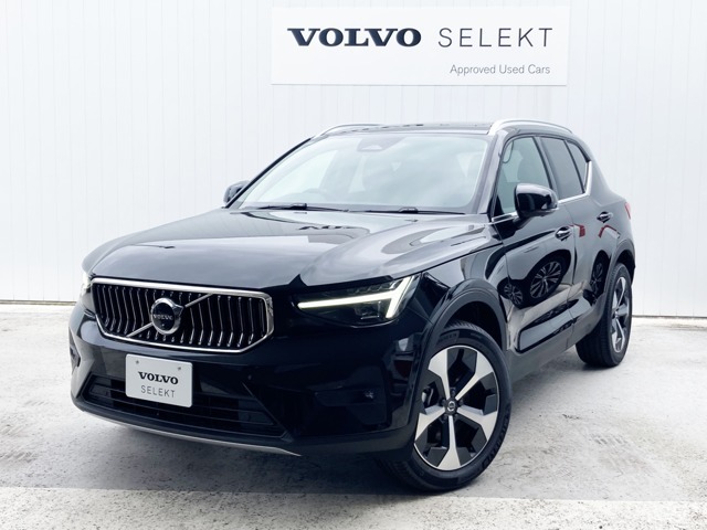 2025年モデル XC40 Ultra B4 AWD 登録未使用車でございます。外装は人気のオニキスブラック、内装はチャコールレザー仕様です。サンルーフも装備されている商品です。