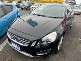 ボルボ V60 T6 AWD SE 4WD 