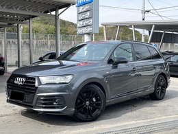 アウディ Q7 45 TFSI クワトロ Sラインパッケージ 4WD エアサス/オールホイールステアリング/バー