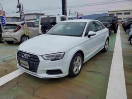 アウディ A3セダン 30 TFSI 