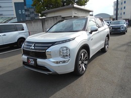 三菱 アウトランダー PHEV 2.4 P 4WD 