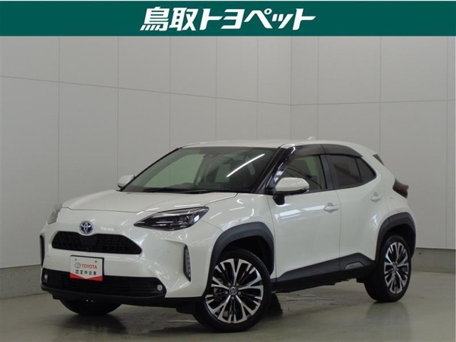 コンパクトでカッコいいSUV！ハイブリッドで低燃費で長旅のドライブでも如何ですか♪安全装備も充実♪