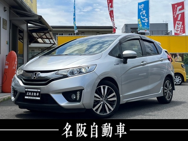 自動車の販売を始めて40年の経験を活かし、より良い車をより安くをモットーに内外装は勿論、エンジン、ミッション、電装関係に至るまで1台1台丁寧にチェックしてから仕入れ、充分な試乗と点検をして展示しています