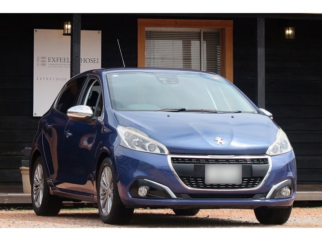 新車時ディーラー保証書、整備手帳、ディーラー整備記録簿、取扱説明書、ナビ取説、スペアキー（キー×2）が付属致します。【記録簿詳細】29年12月　3,377キロ時エンジンオイル、エレメントドレン交換12カ月点検