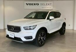 ボルボ XC40 リチャージ プラグイン ハイブリッド T5 インスクリプション 前輪駆動　白革パワーシート　サンルーフ