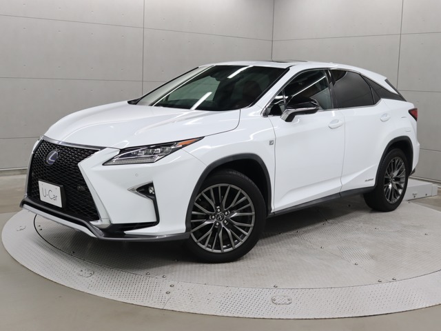 セダンとSUVの特長をあわせ持つクロスオーバーモデル、レクサス「RX」のハイブリッドモデル「RX450h」です。