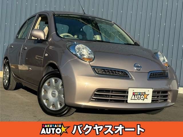 広々使える室内におしゃれでかわいい外装が魅力的なコンパクトカー！！日産 マーチ♪