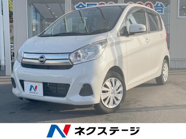 4WD　禁煙車　全周囲モニター　オーディオ　スマートキー　シートヒーター
