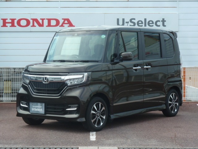 平成31年式の、ホンダ N BOXカスタムです。