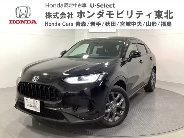 ホンダSUVブラックパールの4WD車ZR-Vハイブリッド！デモカー禁煙車中古スタッドレス付！走行距離無制限2年保証！安全運転支援機能ホンダセンシングや2.0ETCにBluetooth対応メモリーナビ付