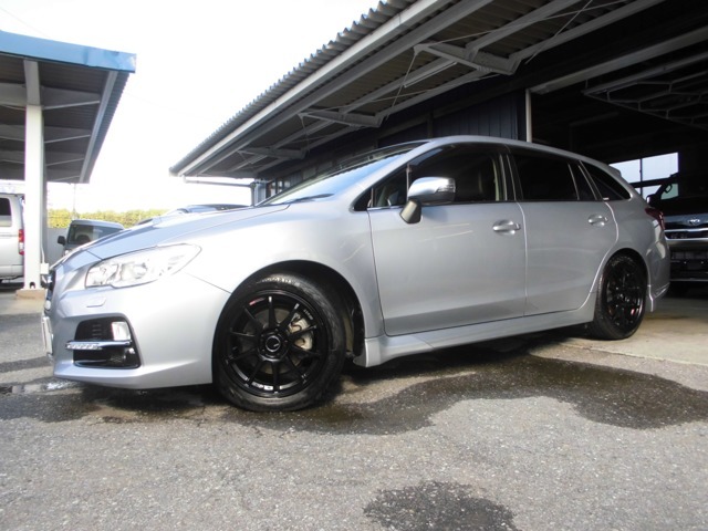 人気のレヴォーグ！オールシーズン大活躍な4WD！通勤からレジャーまで用途いろいろ使える一台！1600ccで維持費が安くお勧めです！ターボ付で走りが良いです！内外装とも程度良好です！まだまだ走ります！