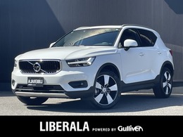 ボルボ XC40 T4 モメンタム パノラマサンルーフ/純正ナビ/CarPlay/Blue