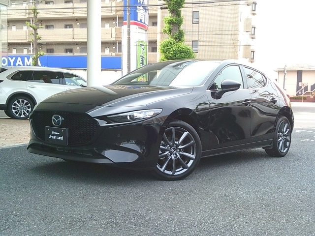 高年式で走行少ない、ブラックボディのMAZDA3が新入荷です！