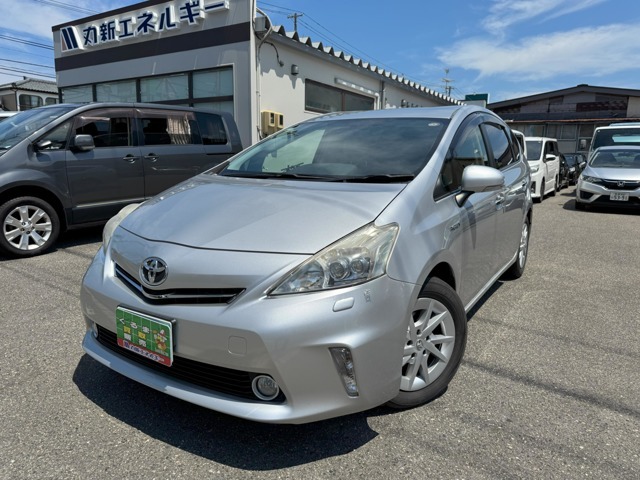 車検整備付プリウスα入庫です。