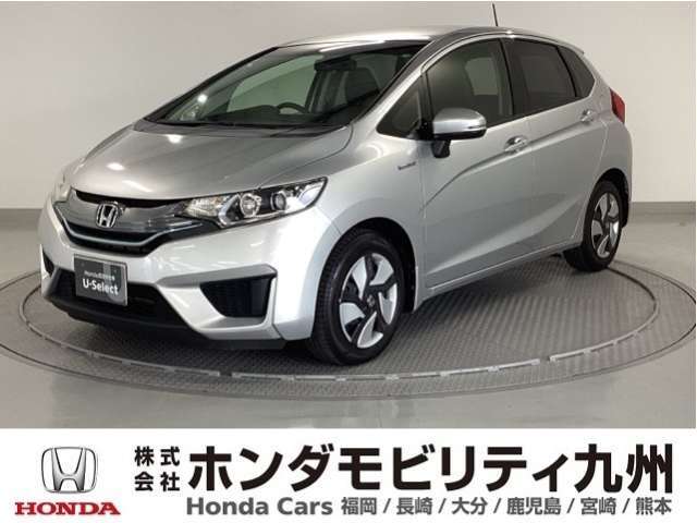 FIT3HV Lパッケージは、LEDヘッドライトや本革巻ステアリング、クルーズコントロール、テレスコピックステアリング等、質感を高める装備がプラスされた上級グレードです。