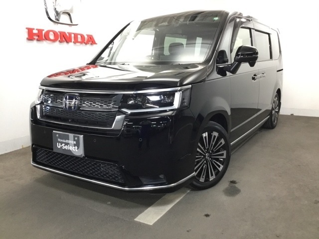 【ステップワゴンスパーダ】が入庫しました。当社デモカーです。整備記録簿や取扱説明書なども勿論揃っています。使用状況などもハッキリしている車両は安心してお乗り頂けます。